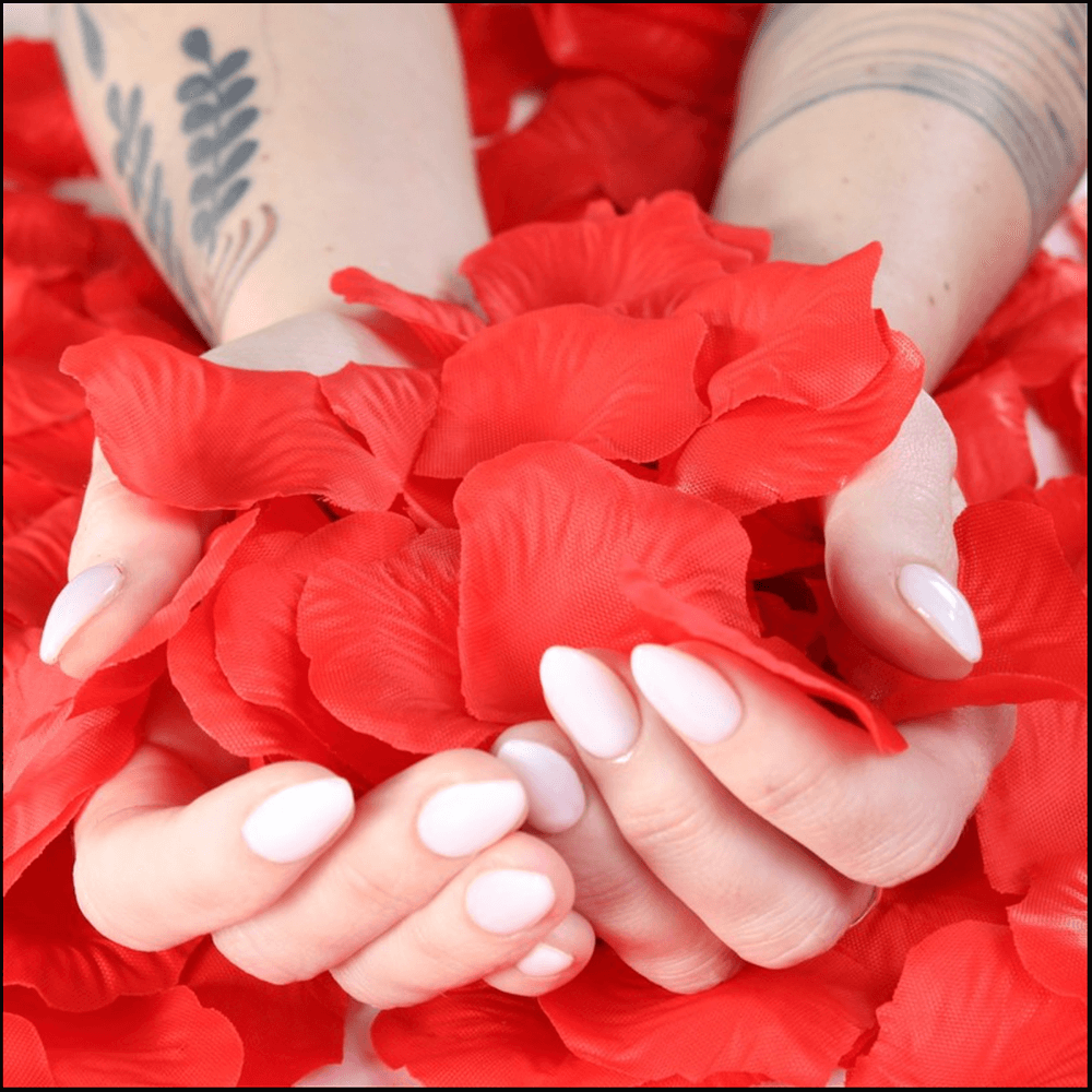 Rose Petals - More Than Charms - Elevate the moment with these 500 lifelike red rose petals.